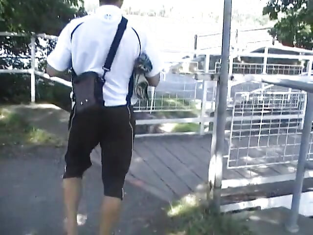 La teen amatoriale mora succhia il cazzo e si fa scopare pov