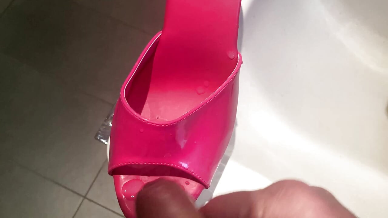 3 cumshots na roze fetiš štiklama - korisnički zahtev