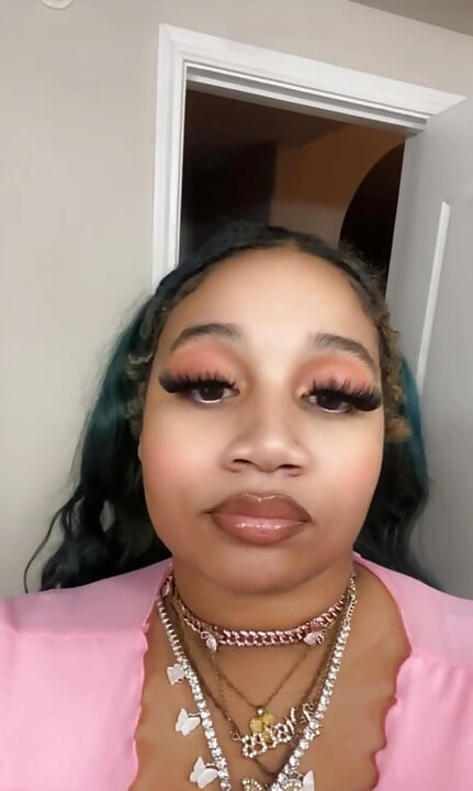 Biggdebbiecakez este Sucha tachinare