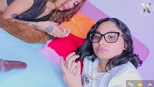 Дилдо с ремнем — сильная девушка трахает свою девушку