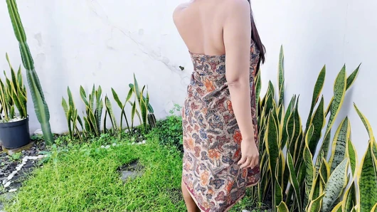 MILF fucking exib in the garden almost caught ( outdoor sex )