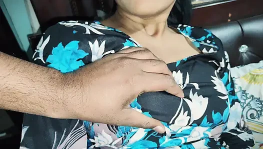 Hintli kadın desi yarağını ağzına boşaltıyor