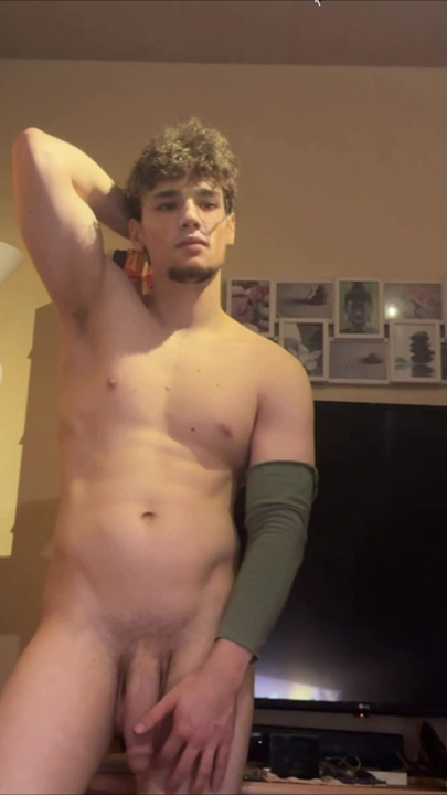 Big guy flexxing naked with big cock out