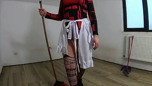 Pembantu nympho lagi asik masturbasi pakai sapu dan masturbasi sambil bersih-bersih rumah yang ditinggalkan