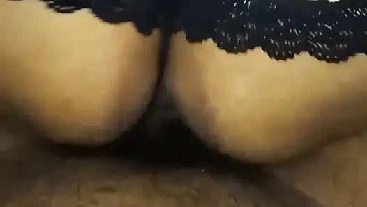 Adik iparku suka banget ngentot kontol besarku, dia goyangannya kayak pelacur