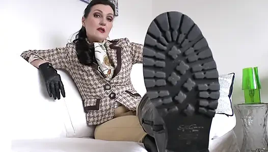 And Now You're Going to Lick My Soles, Headscarf Slut! Lady Victoria Valente