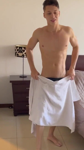 Thrilling moment from "Sexy Ricky Iglesias shows his great body"