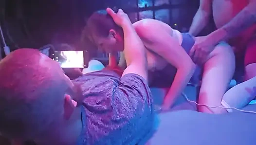 Delilah принимает хуй как профессионалка