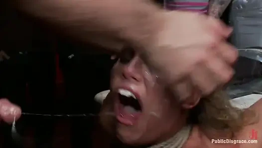 Pantat bintang bokep rambut pirang toket besar dientot habis-habisan di bar