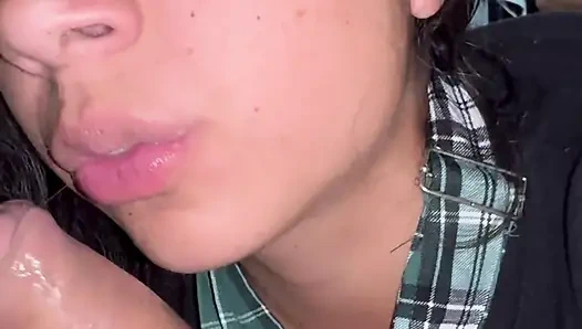 Он изменяет мне и заставляет трахать меня