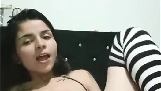 Kız arkadaşım benim için mastürbasyon yapıyor