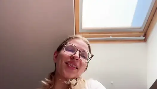 Удары по яйцам, ASMR - шептание - женское доминирование