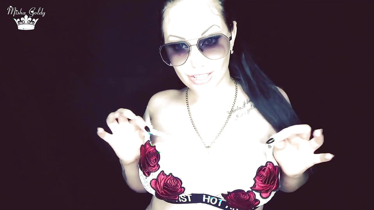 Wank all over beauty not over your ugly wife! Big tits and lips addiction!