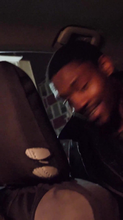 Vidéo complète... Une débutante de 18 ans est de retour... Kokohontas avec étirement de grosse noire