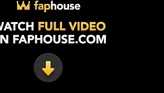 Üvey kız kardeşlerin banyosunda web kamerası. Erkek arkadaşıyla seks yaptıktan sonra ıslak amcık