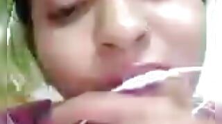 Desi wife chuth chatne laga sexy Village wife video