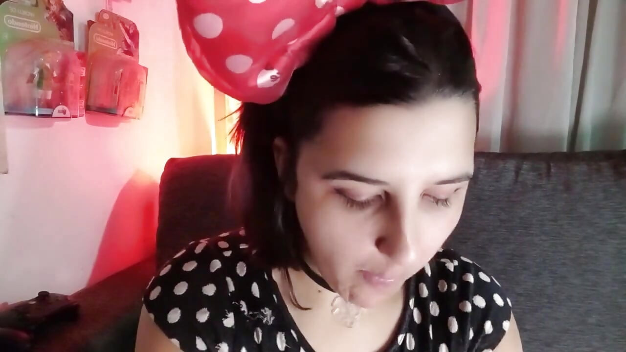 Making a Bubblegum Mess - Minnie Outfit - Bunny Looner