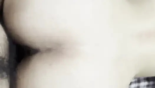 Yaramaz tombul evli kadın kocasının en iyi arkadaşına biniyor