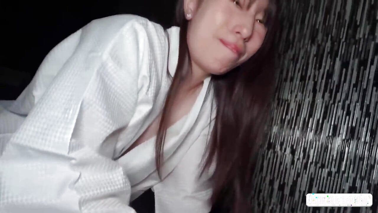 Cowok sange ini lagi ngidam dientot habis-habisan sama besar sampai mengerang keenakan!