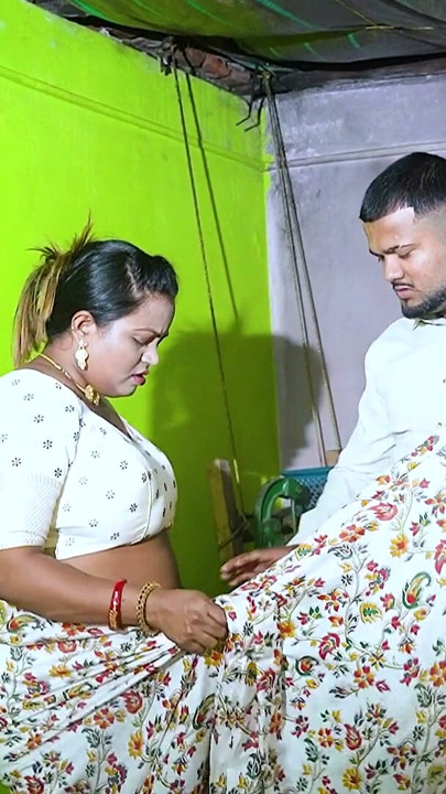 Indian EMI Agent Ne EMI Ke Badale Maa Aur Beti Ko Ek Sath Pela Ghar ke Bahar ( Hindi Audio ) | Clip 1