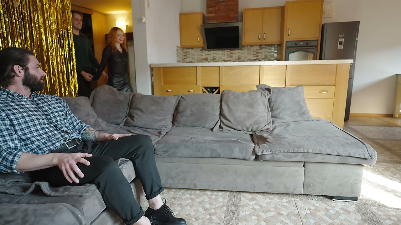Cuckold Ehemann schaut zu, wie d'Siech e Breeding Creampie bechunt