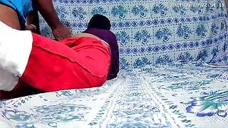 Un grande duck boy nero indiano e un infermiera fanno sesso in hotel
