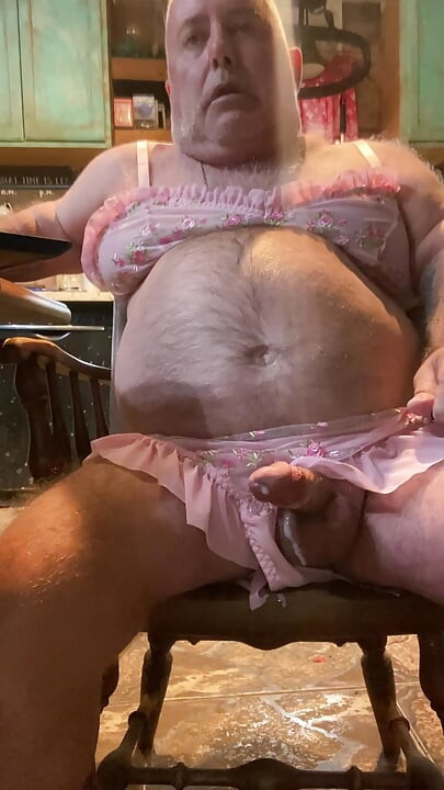 穿胸罩内裤让我变得很饥渴..