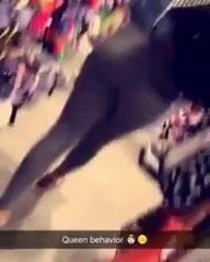 quick booty shake walk