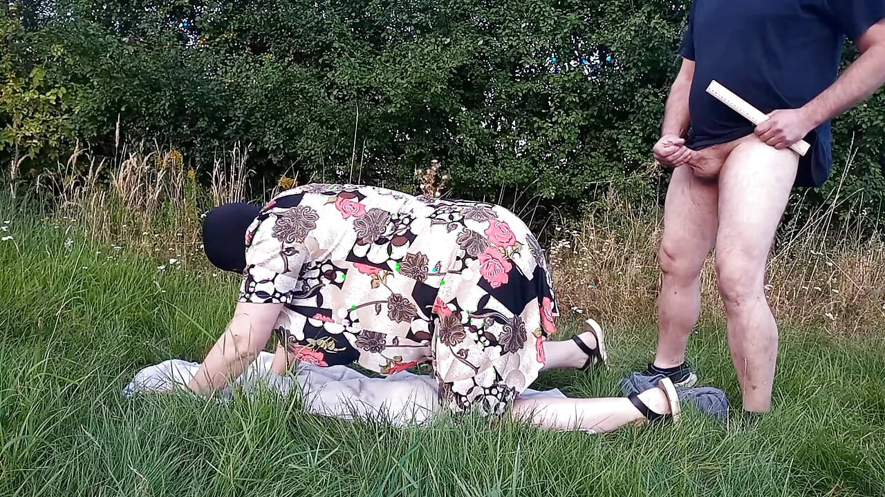 0053 Submissive Female Training Outdoors