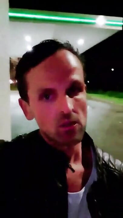 Slutboyben Cam4 мозги на улице свиньи II, камшот на заправке