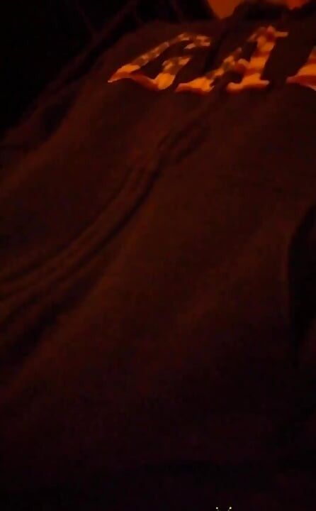 Îmi place să mă masturbez în aer liber