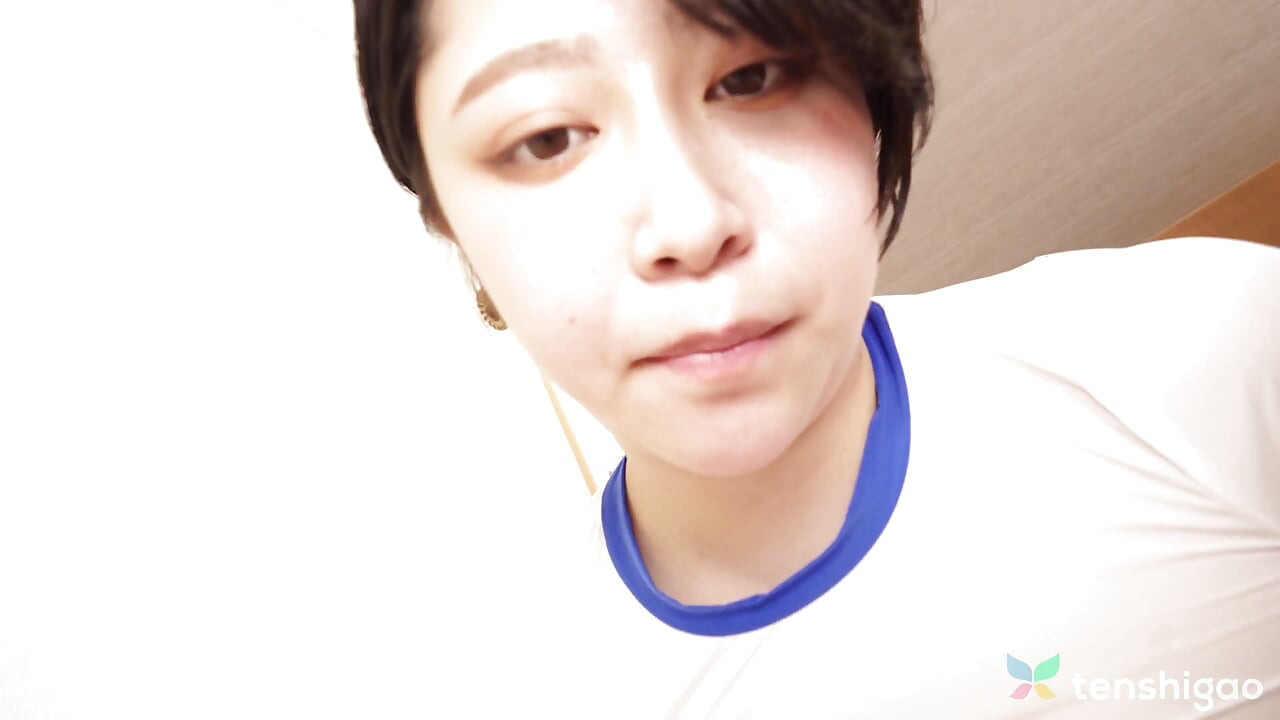 Reona Sato er tilbage og i uniform ser meget sexet ud