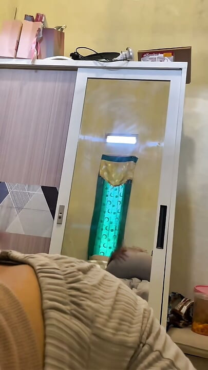 她继姑妈的屁股