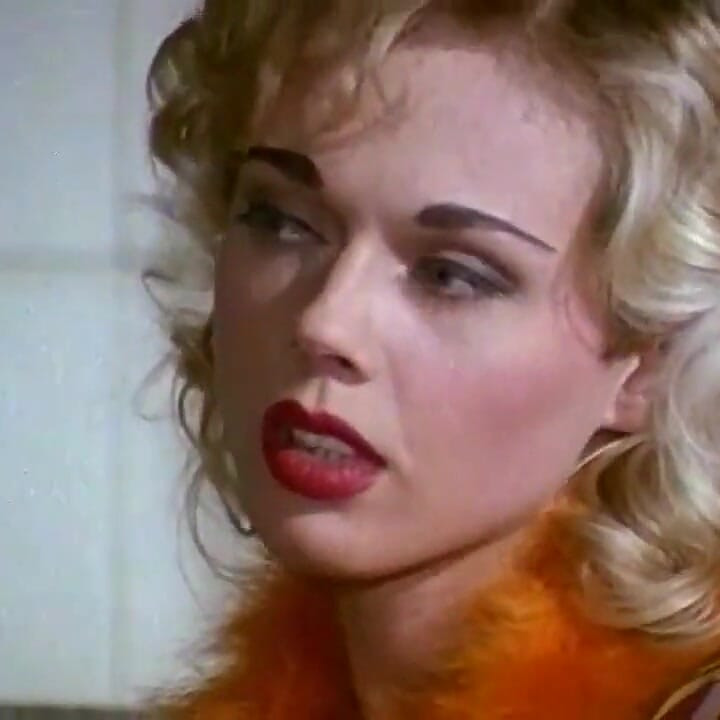 Grote vintage anale gepenetreerde sexy blonde pik zuigend