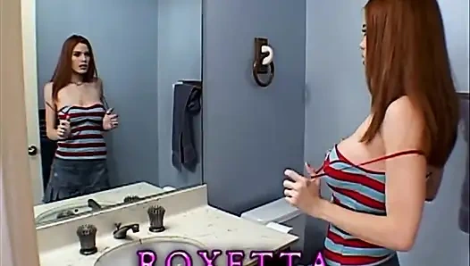 Cewek hot rambut merah ini pengen banget dientot sama dua kontol besar