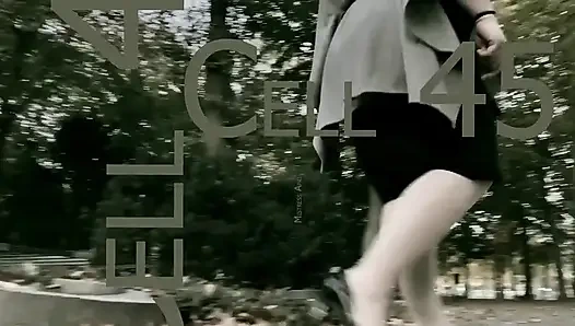 Domina herrin april säubert in zelle 45