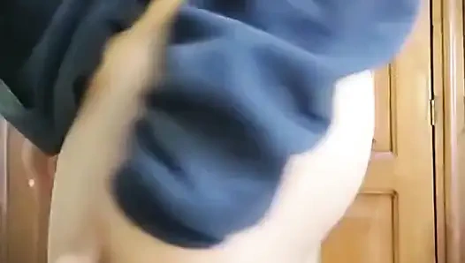 У меня есть сюрприз для тебя под моими трусиками Пикачу