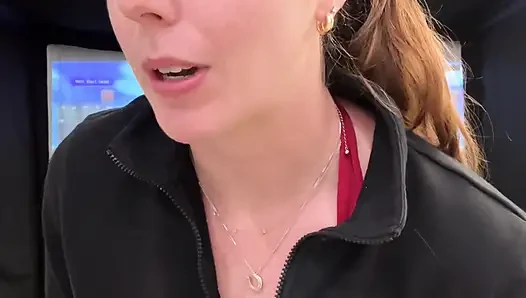 Benim lush ile bir simülatörde golf yapmaya çalışıyorum! Ben sallanırken boşalmamaya çalışıyorum!