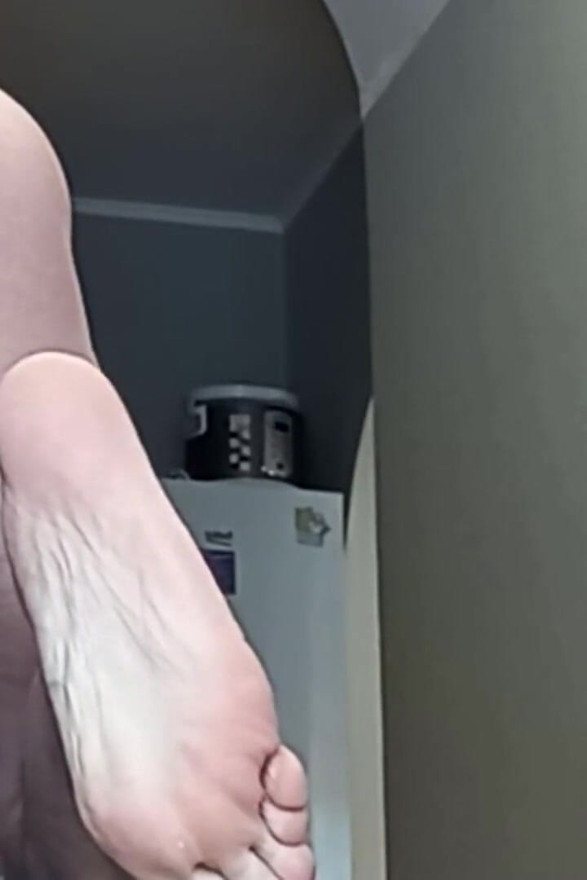 I get pleasure from masturbating my penis with the gentle hands of a fat woman