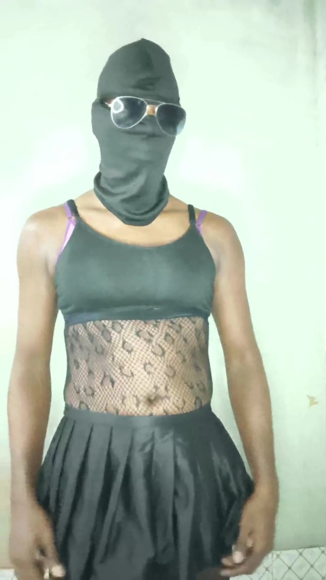 Hintli ts azzy dildo ile anal sissygasm'ın güzel anının tadını çıkarıyor