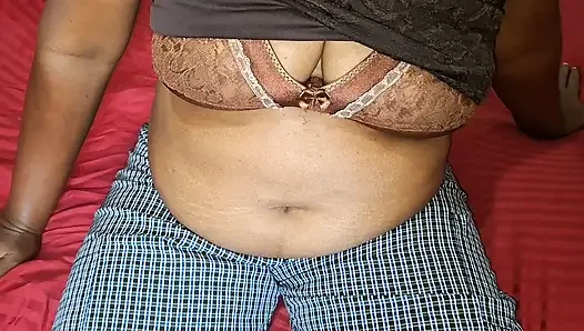 Pertunjukan pagi milf hot dan nakal