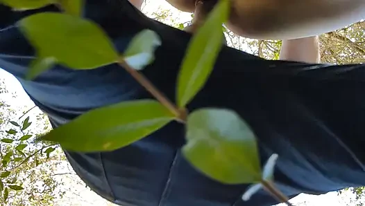 Amateur couple improvises a sudden fuck in the woods