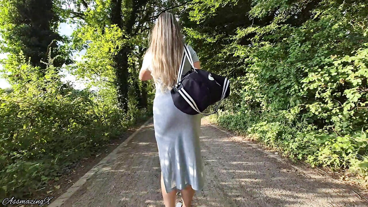 Fremdgehen Outdoor mit einem fremden Mädchen im Maisfeld ficken und auf ihren großen Arsch spritzen