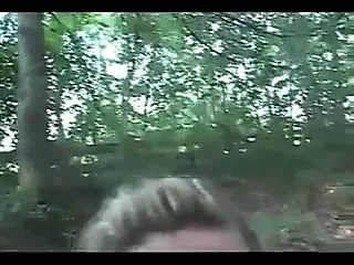 Женщина в лесу