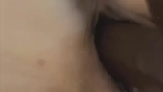 Lela star besahnt überall ihren großen schwarzen dildo