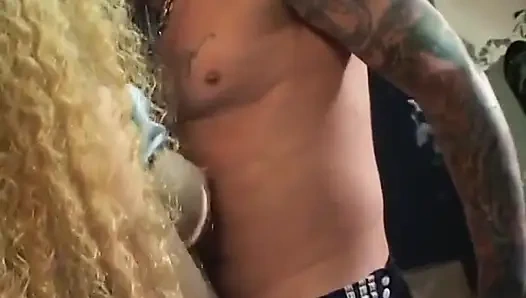 Hairy whore made to squirt