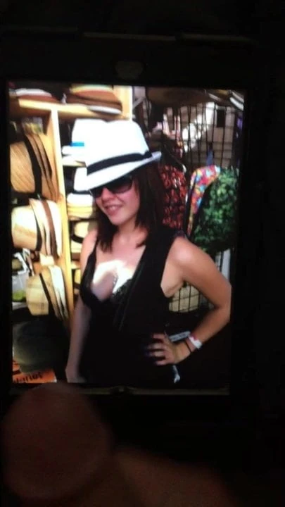 Former coworker gets my cum tribute