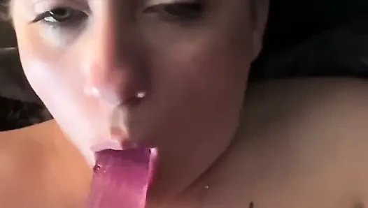 Соло, минет на игрушке в видео от первого лица