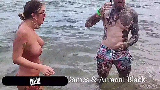 Çıplaklar plajında 