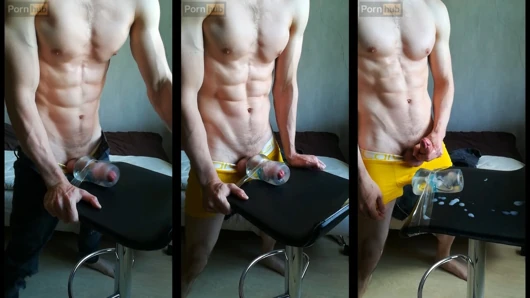 Üniversiteli sporcu fleshlight'ını sert sikiyor